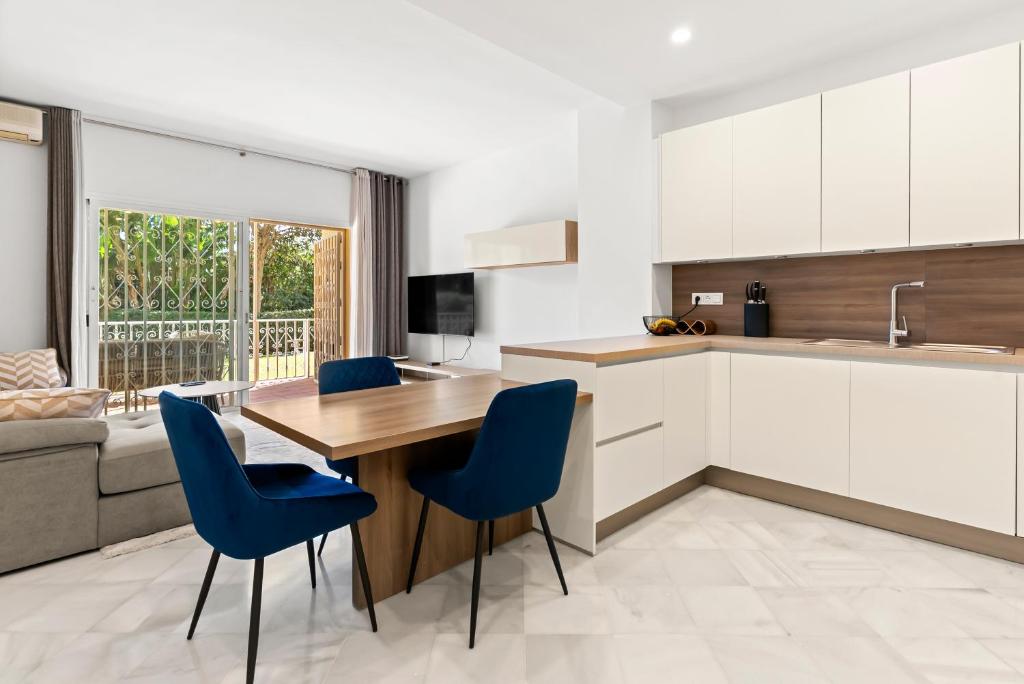 FIRST SEA LINE PUERTO BANUS 2 Bedrooms Apartment in a Private Residential Complex - 4