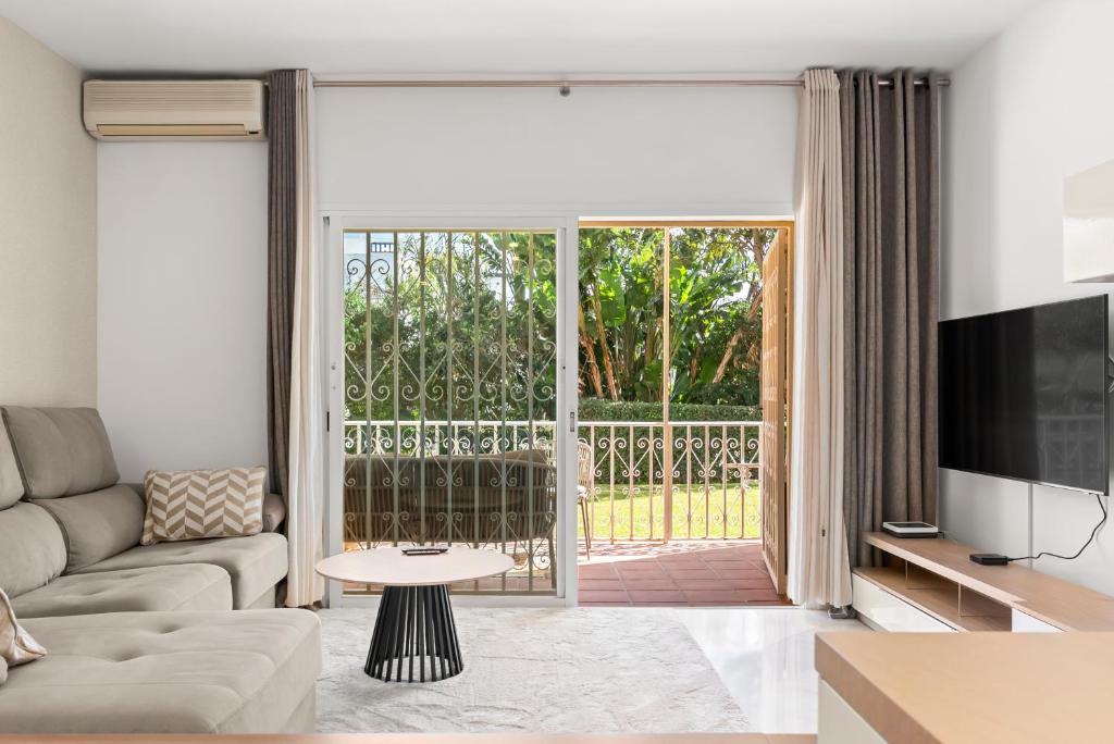 FIRST SEA LINE PUERTO BANUS 2 Bedrooms Apartment in a Private Residential Complex - 3