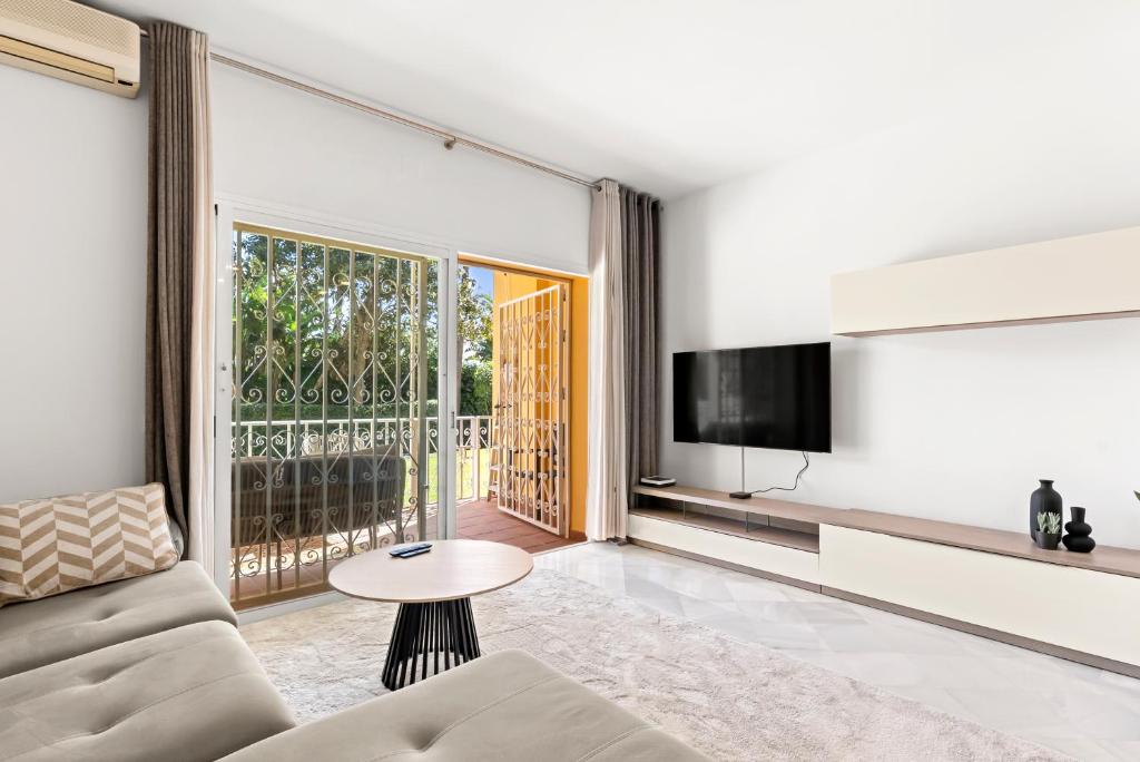 FIRST SEA LINE PUERTO BANUS 2 Bedrooms Apartment in a Private Residential Complex - 1