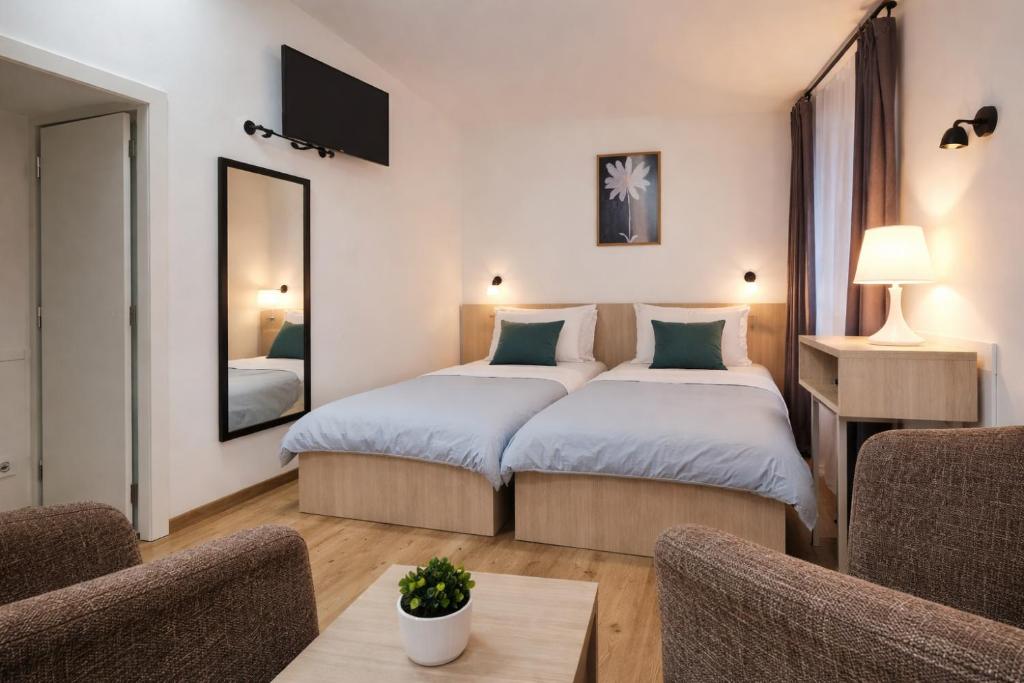 Natoševićeva's 7 rooms apartments spa and pool PARKING ON REQUEST - 4