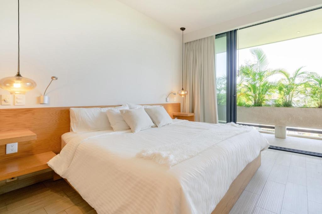 2 Bedroom condo with Rooftop Pool - Opalite #405 - 3