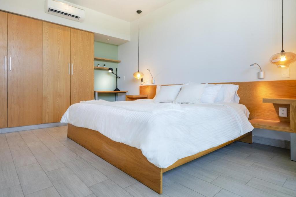 2 Bedroom condo with Rooftop Pool - Opalite #405 - 4