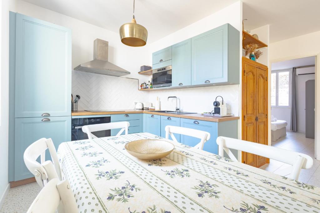 Bright Apartment Renovated in Center of Old Antibes - 3
