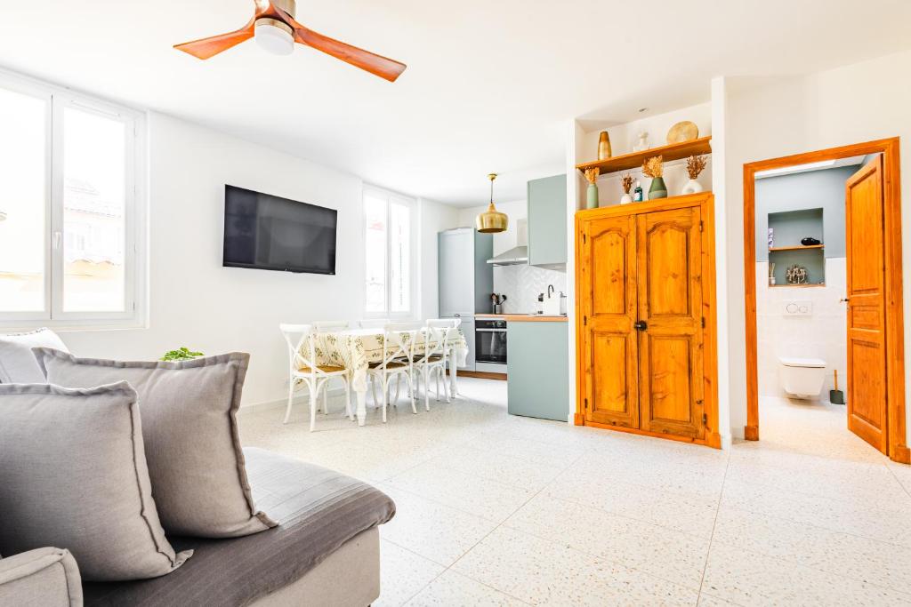 Bright Apartment Renovated in Center of Old Antibes - 4