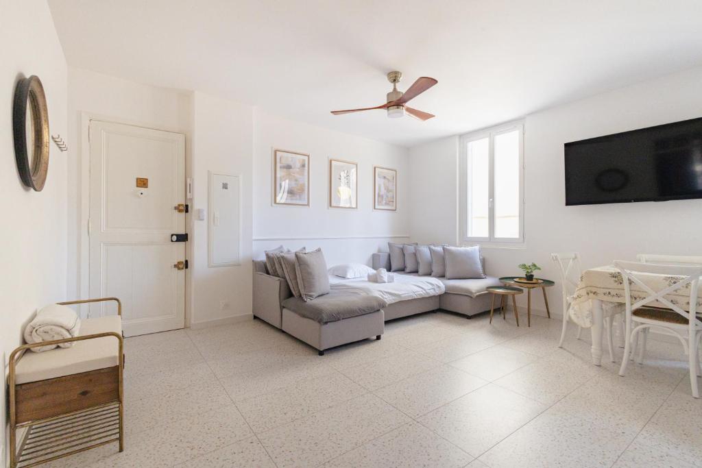 Bright Apartment Renovated in Center of Old Antibes - 5
