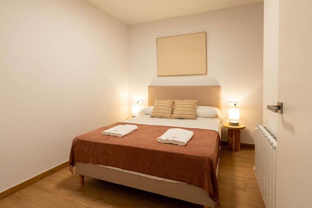 Stylish & Cozy 3-Bedroom Central Apartment with Private Balcony - 2
