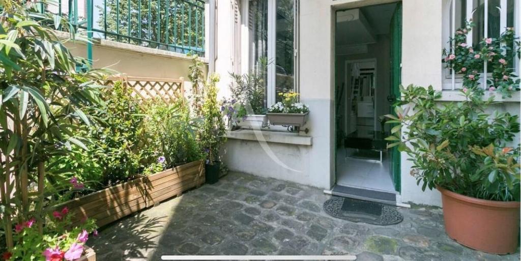 Studio Apartment Small renovated house in Paris - 4