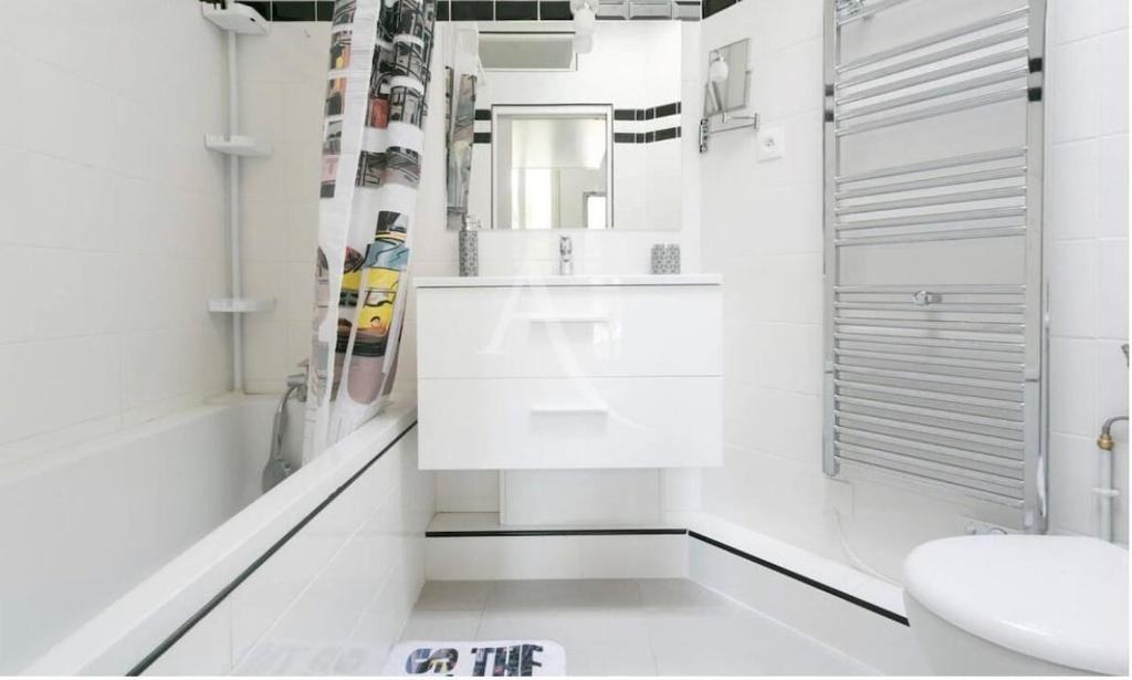 Studio Apartment Small renovated house in Paris - 5