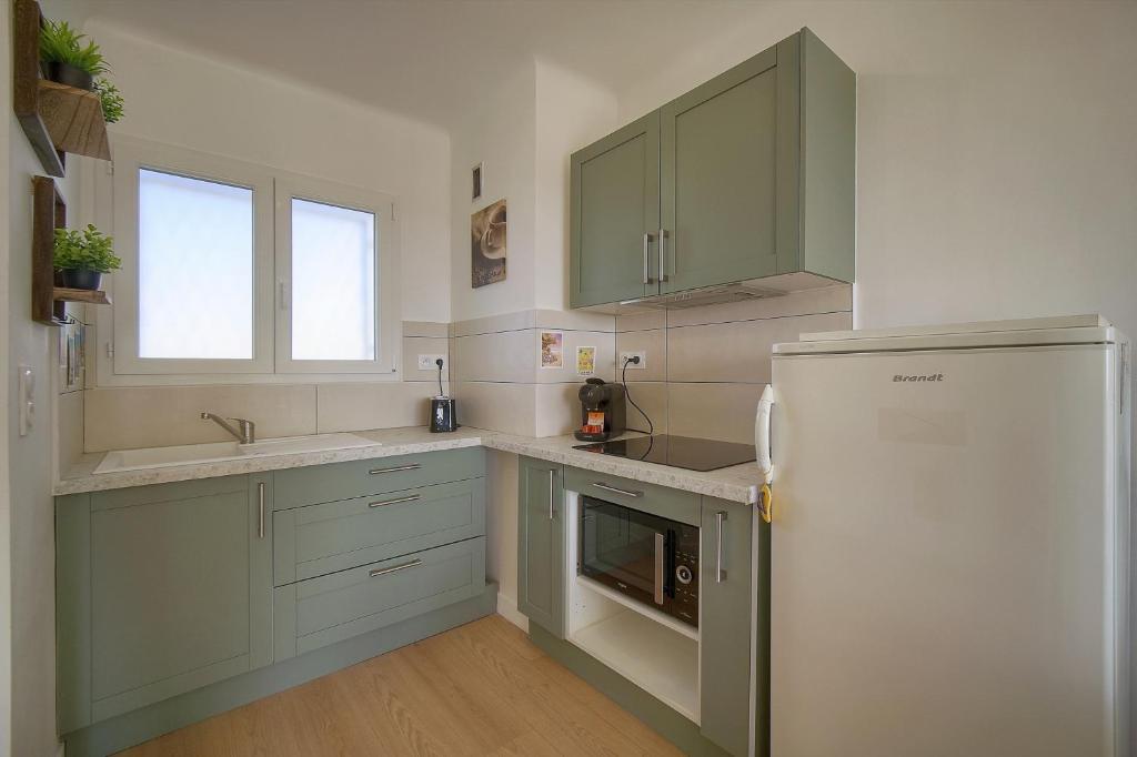 FRGK Fauvettes 1BDR Terrace, Parking, AC & Ultra-Fast Wi-Fi - 5
