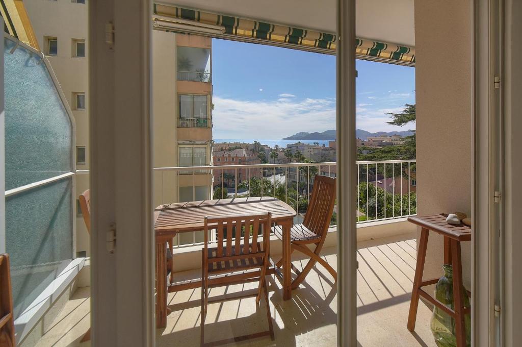 FRGK Fauvettes 1BDR Terrace, Parking, AC & Ultra-Fast Wi-Fi - 3