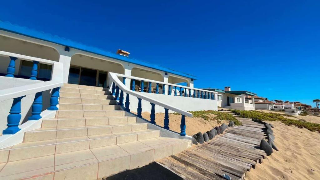 Beautiful Beachfront Home Casa de Veranos - 5