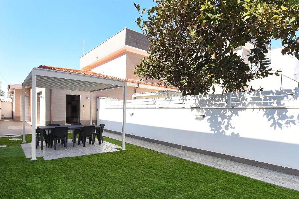 casa vacanze PONENTE APARTMENT LEONARDO AIRPORT - 4
