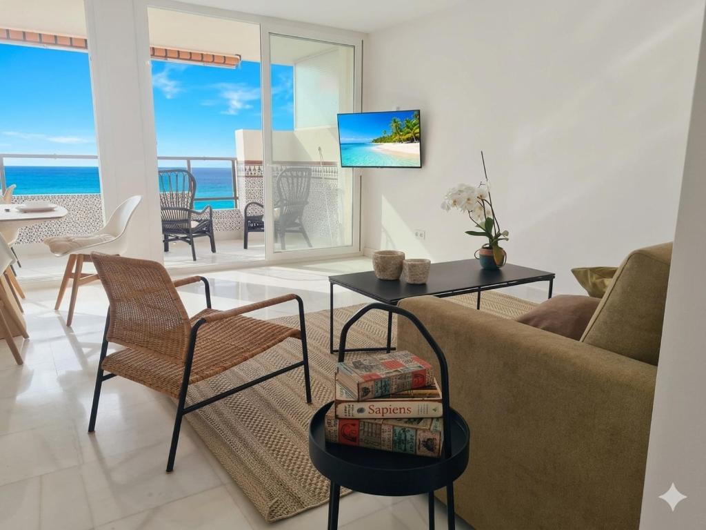 Malaga Sunshine Rentals - Beach Front Penthouse II - Fuengirola - 3