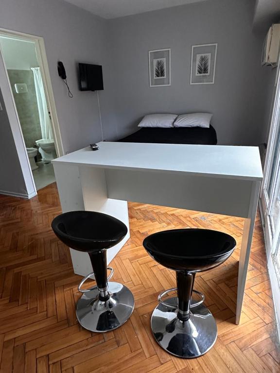 Monoambiente muy luminoso 2 cuadras Plaza de Mayo. - 2