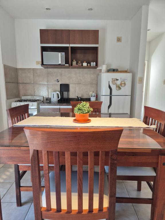 Departamento confortable con muy buena ubicacion y cochera para 4 personas - 4