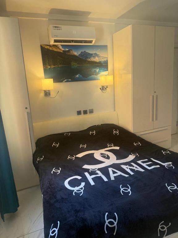 Luxure Suites - 4
