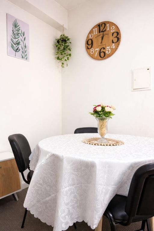 Habitación Familiar para5 personas WiFi rápido Dpto completo Ubicación premium Microcentro - 3