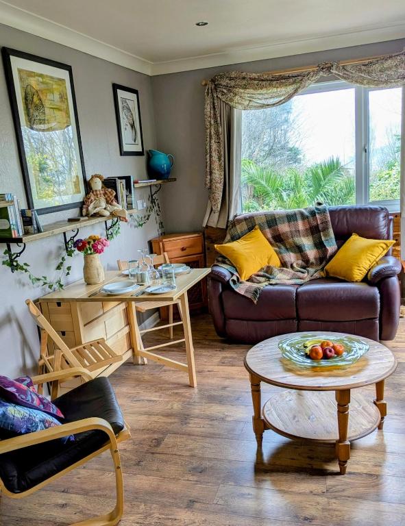 White Pebbles Annexe - dog-prepared self-catering on Torrs Walk Avenue Ilfracombe