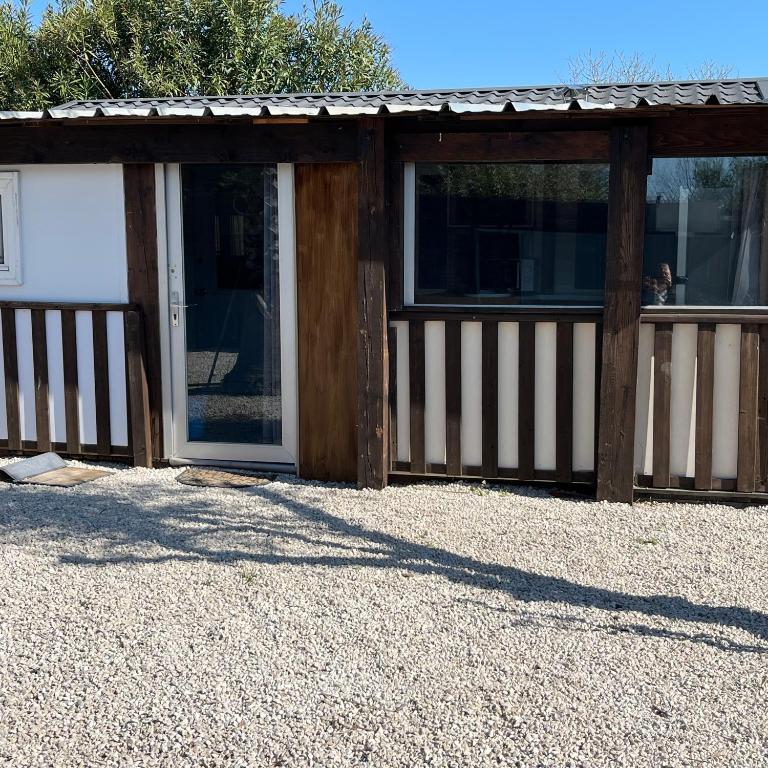 Mobil-home avec grand jardin - 3
