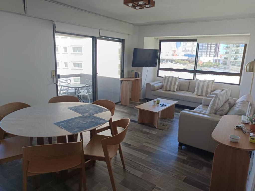 Apartamento frente a parada 2 de Playa Brava - Ed Parquemar Center - 1