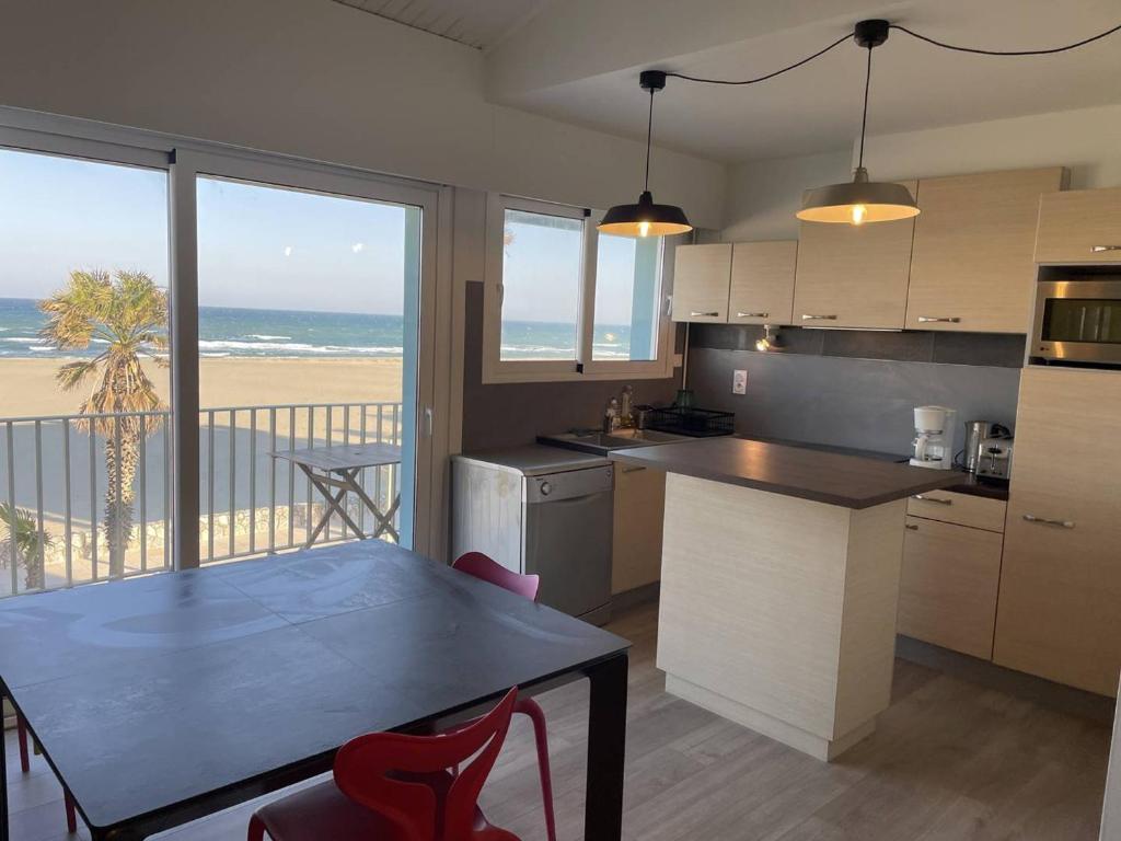 Élégant T3 Rénové, Balcon Vue Mer, WIFI, Parking - FR-1-833-38 - 2