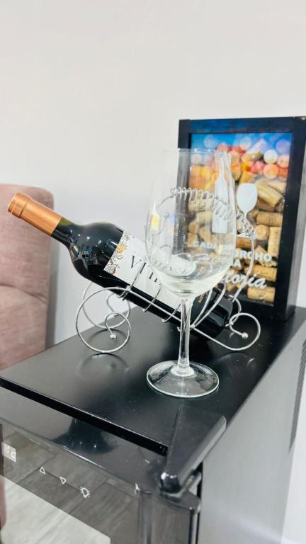 Relax & Wine Canning Complimentary Wine - 1