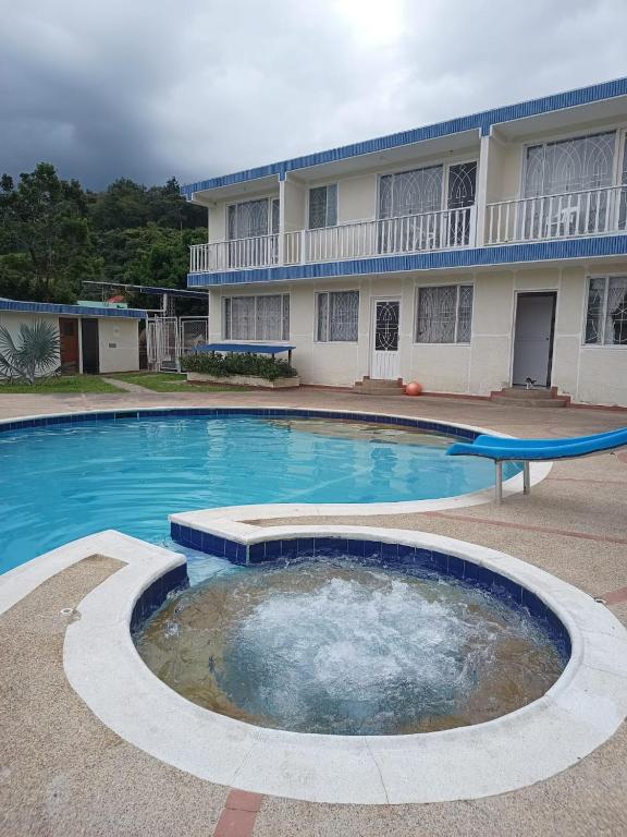 Hotel Cabaleón - 3