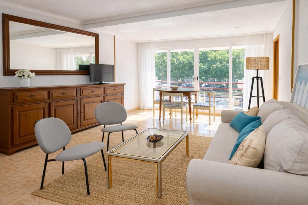 Apartment near Levante Beach with Pool & Parking - 5