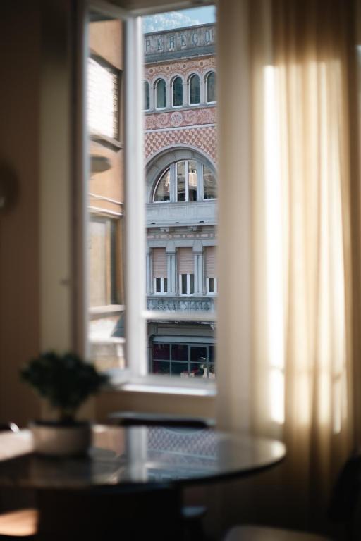 The Garden Premium Apartment - Large Windows - 3Min Walk to Bernina Express & Station - 5