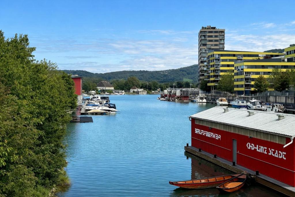 Wohnen am Fluss im City Apartment Linz Donaublick - Garten, Cafe & WLAN, Self-checkin, Parkplatz, für 4 Gäste - 5