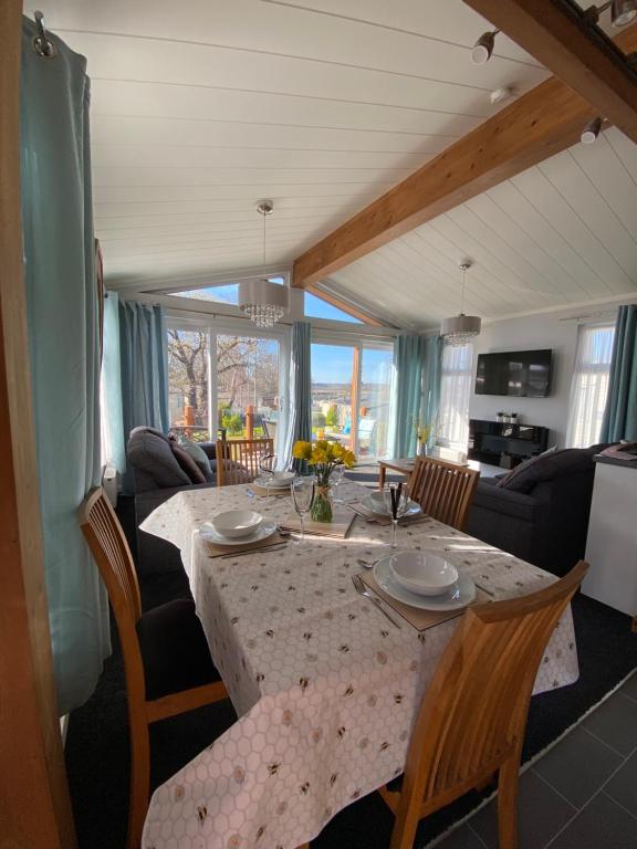 Sunset Lodge, Poole photo 6