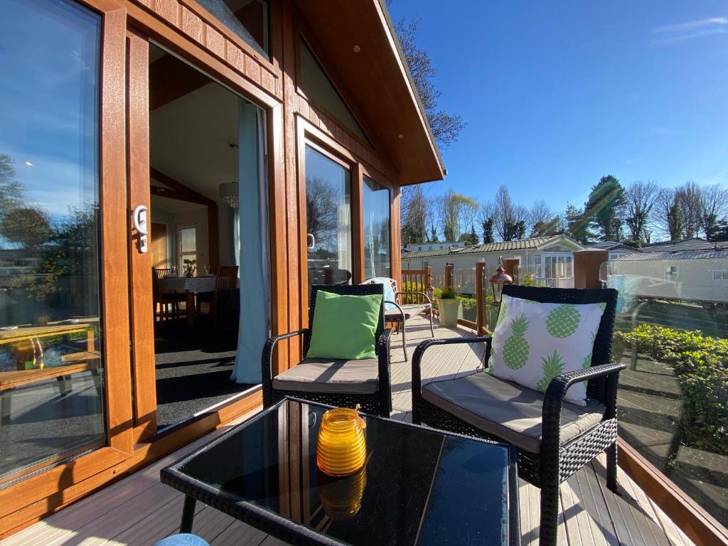 Sunset Lodge, Poole - pet-friendly stay