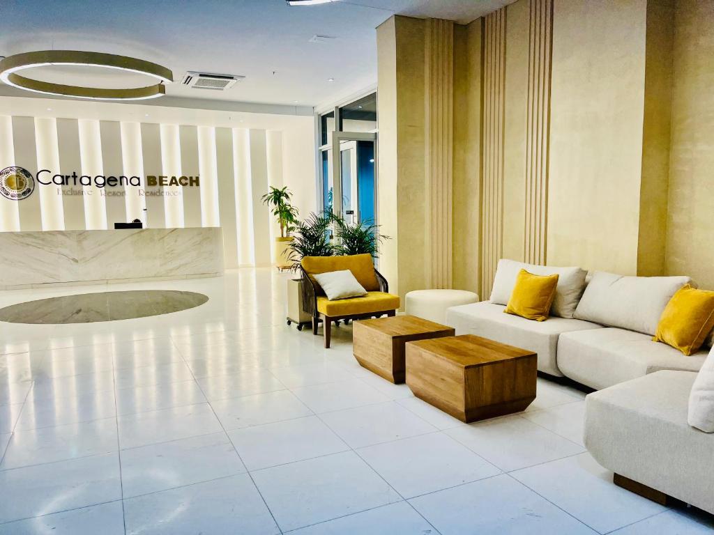 Lovely Suite steps away from the airport and sea - 3