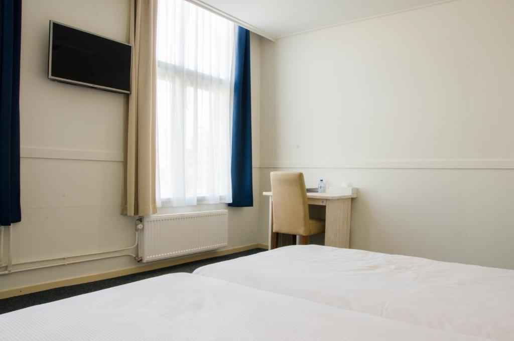 Economy Twin Room, City2Beach Hotel in Vlissingen