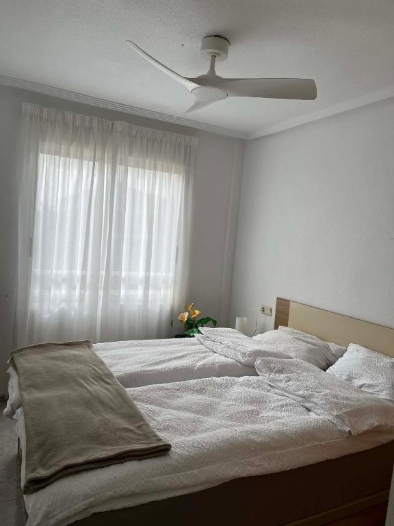 Casa Pasztor LA MATA, Los Leandros, Calle Gerona - 5
