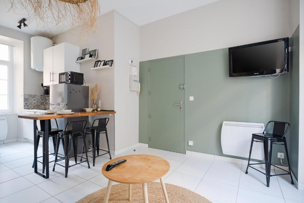 Studio contemporain - 50 mètres plage - proche centre - 3