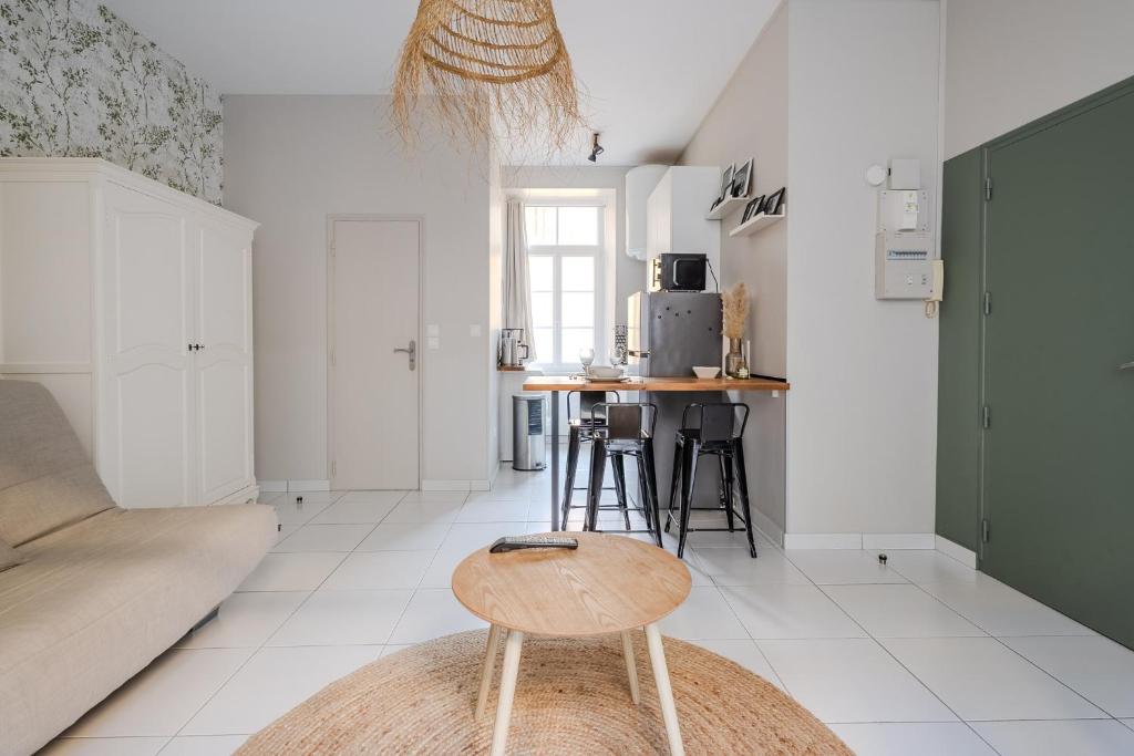 Studio contemporain - 50 mètres plage - proche centre - 2