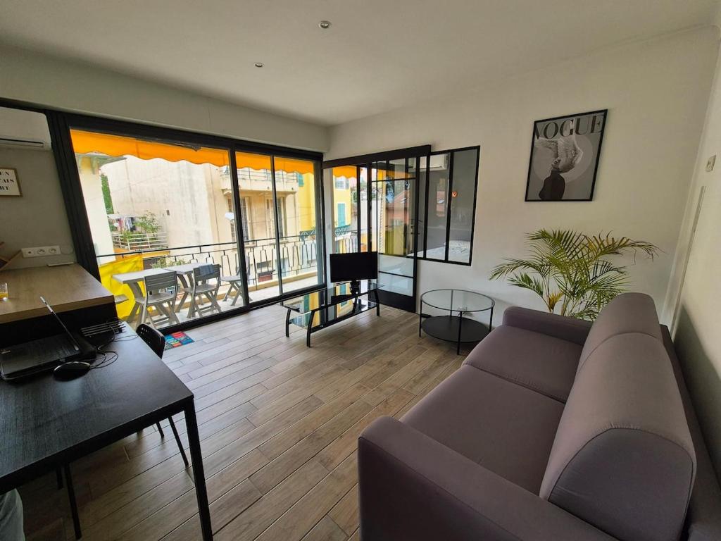 Village center - Parking - Air conditioning - Terrace - 4