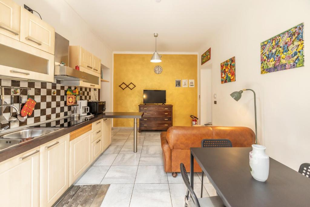 AmaTan Cairoli 32-Apt 2 Camere-Centro Torino-Terrazzino -AC- - 4