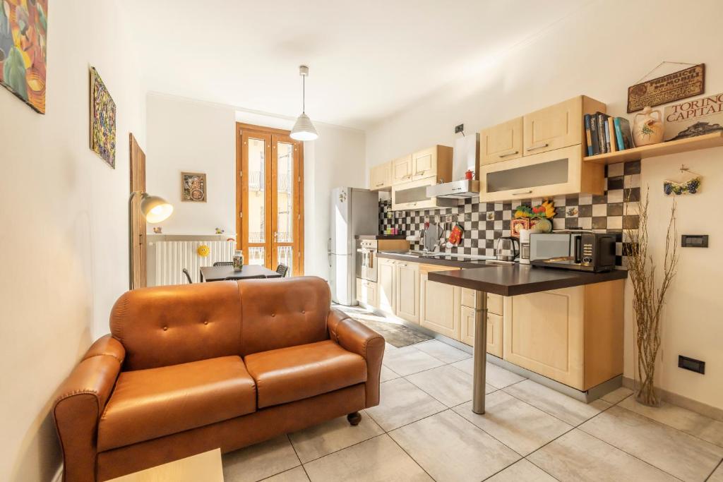 AmaTan Cairoli 32-Apt 2 Camere-Centro Torino-Terrazzino -AC- - 3