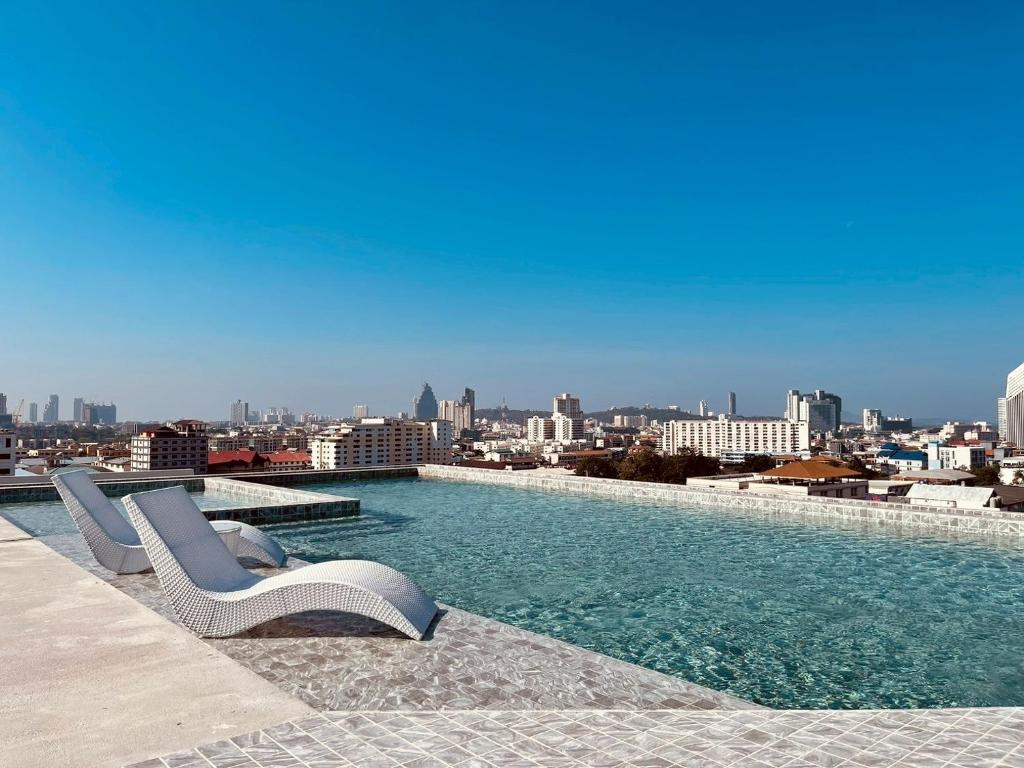 スイミングプール