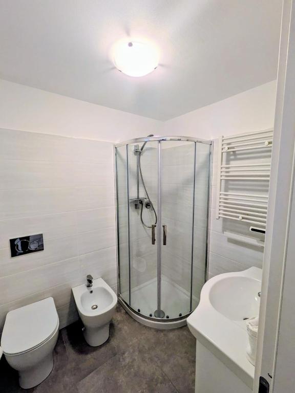 Back in Tide , frontal sea view window, no AC, Pet friendly - 3