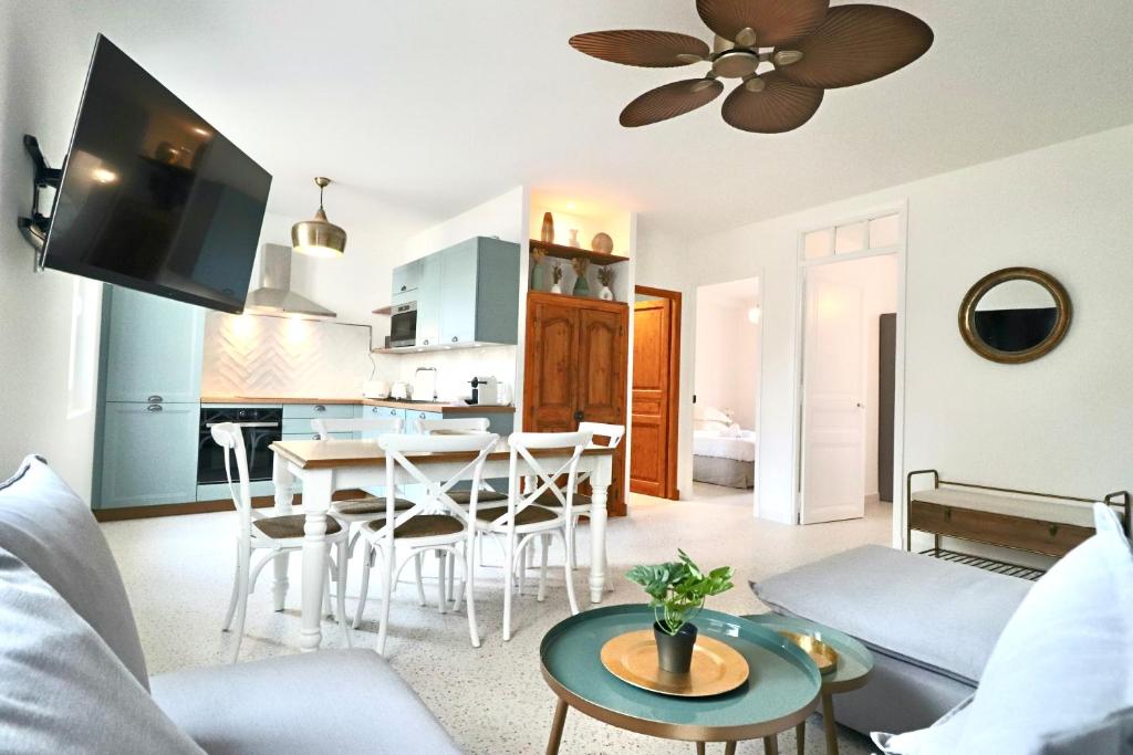 Bright Apartment Renovated in Center of Old Antibes - 1