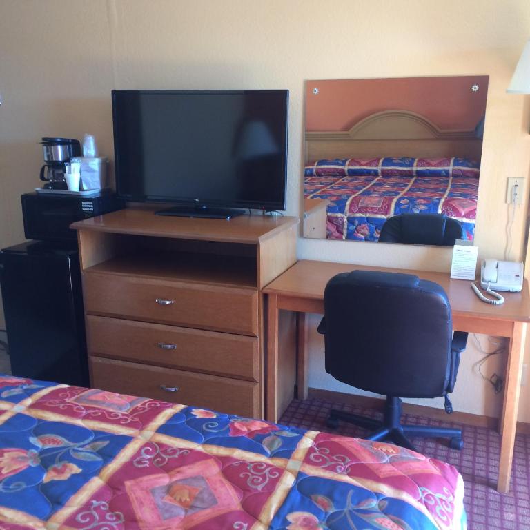 DeQueen Courtyard Inn photo