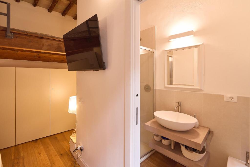 AM Stays 11 - Cozy Medieval Loft in City Center - 2