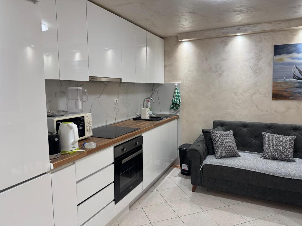 Prime Location Budva Newly Renovated Apartment - 4