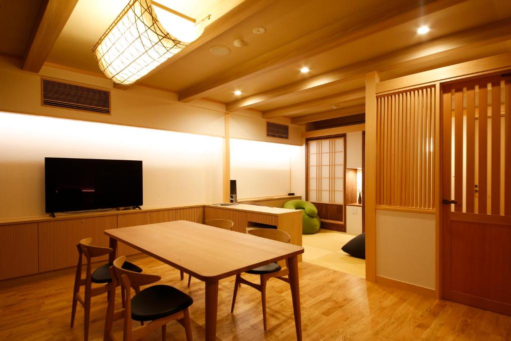 Shared lounge/TV area