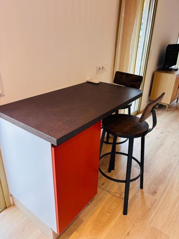 New - Golden Square - large one-bedroom - air-conditioning - parking - 5