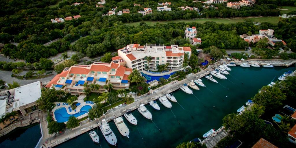 Encanto Aventuras Club All Suites Resort — Hotel in Puerto Aventuras