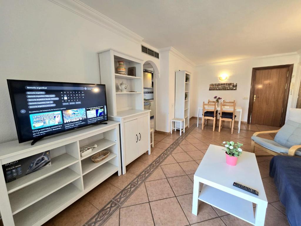 Apartamento Playamar con vistas al mar y piscina a 50 metros del Paseo Marítimo - 5